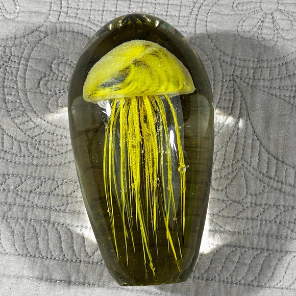 Handblown Artglass Jellfyish Paperweight/Figure 7" x 4" - Picture 7 of 11